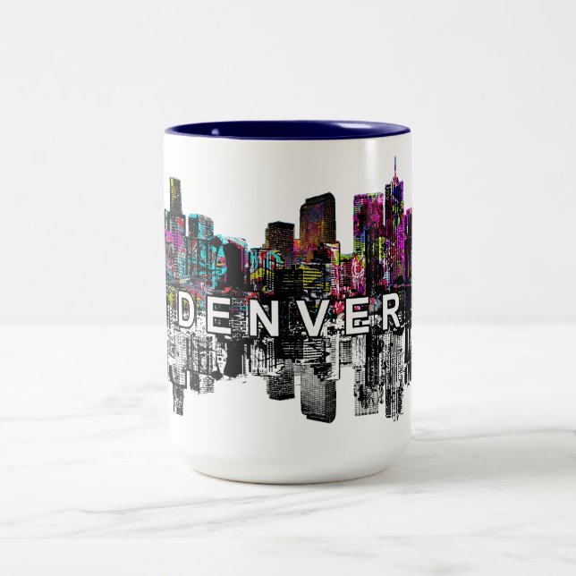 Denver, Colorado in Graffiti Zweifarbige Tasse (Mittel)