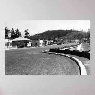 Depoe Bucht, Oregon-Stadtansicht entlang Uferdamm Poster