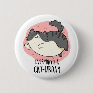 Der Alltag ist ein Cat-urday Funny Kitty Cat Pun Button