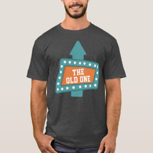 Der alte, sonnige Meilenstein auf dem Weg zum Gebu T-Shirt