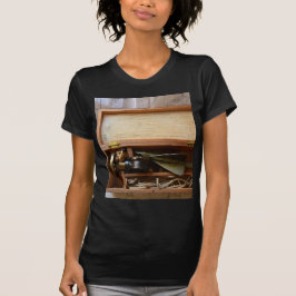 Der antike Klotz des Schiffs T-Shirt
