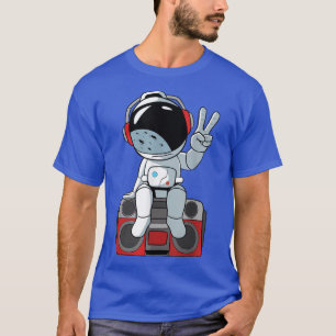 Der Astronaut sitzt auf dem T - Shirt des Kassette