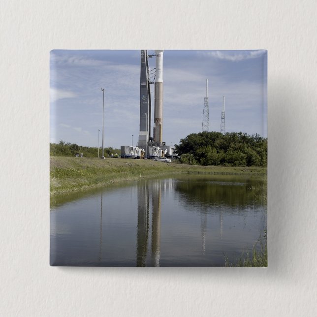 Der Atlas V/Centaur kommt auf der Startcompl an Button (Vorderseite)