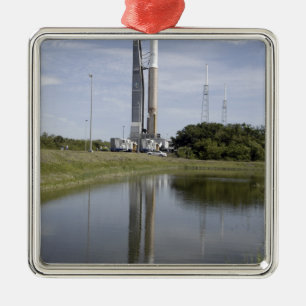 Der Atlas V/Centaur kommt auf der Startcompl an Silbernes Ornament