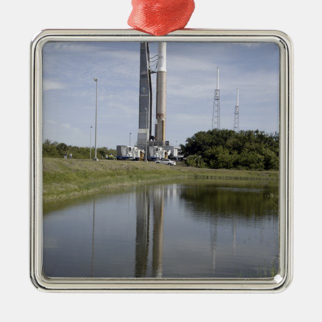 Der Atlas V/Centaur kommt auf der Startcompl an Silbernes Ornament (Vorne)