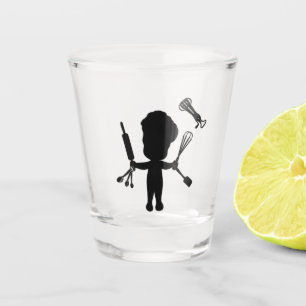 Der Bäcker schüttelt seine Utensils / Werkzeuge Schnapsglas