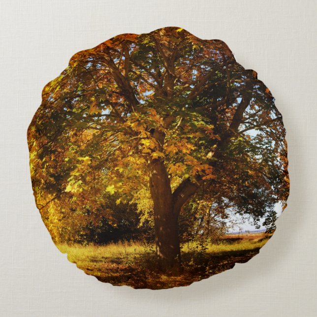 Der Baum im Herbst Rundes Kissen (Rückseite)