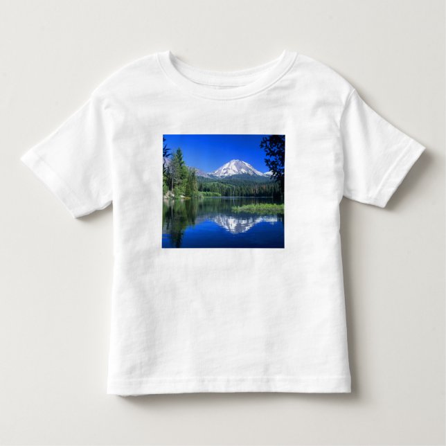 Der Berg Lassen erhebt sich über dem Manzanita-See Kleinkind T-shirt (Vorderseite)