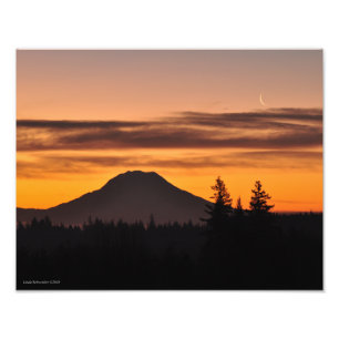 Der Berg Rainier und der Halbmond Fotodruck
