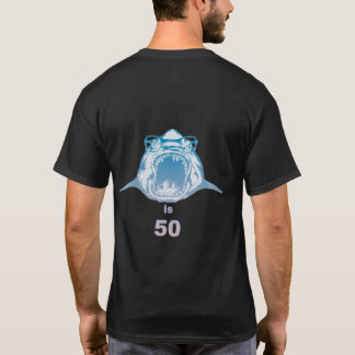 Der berühmte Hai ist 50 (schwarzer T - Shirt) T-Shirt