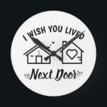 Der beste Freund, den ich dir wünsche, vor der Tür Runde Wanduhr<br><div class="desc">Bester Freund,  den ich dir wünsche,  dass du nächster Türe bei Freundschaft,  Geschenk für den besten Freund,  lebst.</div>