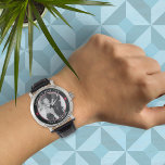 Der beste Vater der Welt Armbanduhr<br><div class="desc">Fügen Sie diesem Best Vater-Uhrendesign ein beliebtes Foto für einen großen Geburtstag des Vaters oder Vaters hinzu. Die kleinen roten Herzen markieren 3 und 9 Uhr.</div>