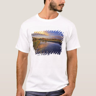 Der Big Hole River am letzten Licht in der Nähe vo T-Shirt