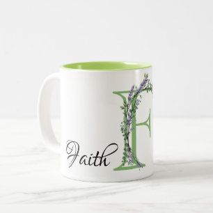 Der Buchstabe "Lavender Eucalyptus" mit Monogramm Zweifarbige Tasse