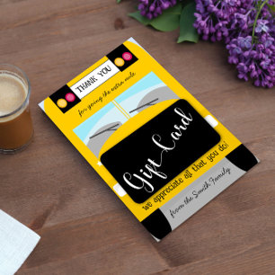 Der Busfahrer dankt dem Besitzer der Geschenkkarte Einladung