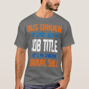 Der Busfahrer hat nicht nur einen Job, sondern auc T-Shirt