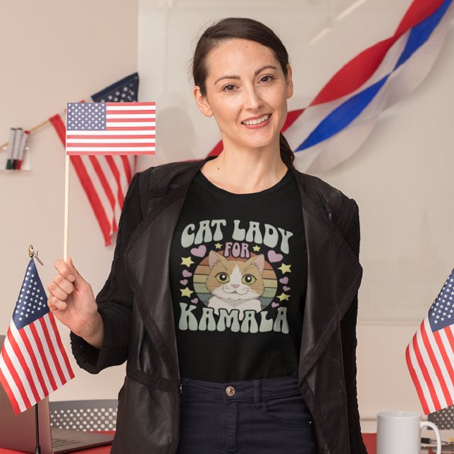 Der Cat-Liebhaber unterstützt Kamala begeistert im T-Shirt (Von Creator hochgeladen)