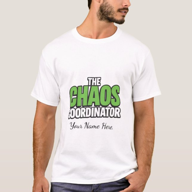 Der Chaos-Koordinator – Bold & Spielend T-Shirt (Vorderseite)