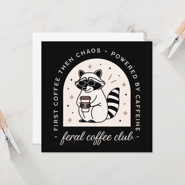 Der Coffee Club Wildraccoon liebt lustige sarkasti Karte (Vorderseite/Rückseite Beispiel)