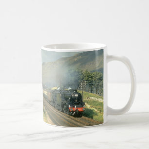 Der dampf-geschleppte Zug der britischen Eisenbahn Tasse