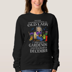 Der Dezember unterschätzt nie eine alte Dame, die Sweatshirt