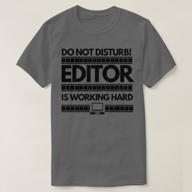 Der Editor arbeitet hart. T-Shirt (Design vorne)