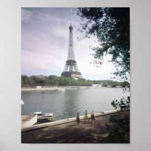 Der Eiffelturm. Paris, circa 1960. Poster