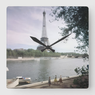Der Eiffelturm. Paris, circa 1960. Quadratische Wanduhr