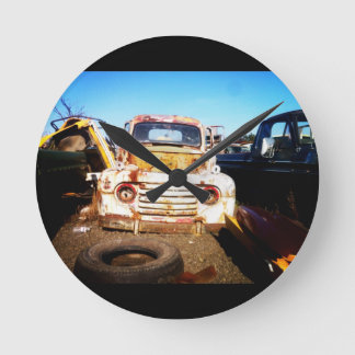 Der ein Kram des Mannes der Schatz eines anderen Runde Wanduhr