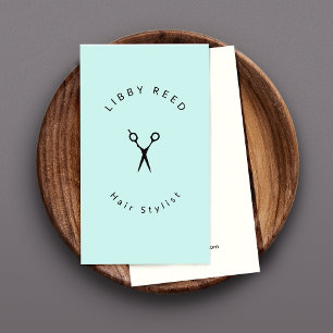 Der einfache türkisfarbene Salon mit seinen blauen Visitenkarte