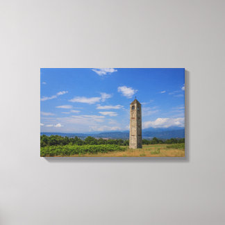 der einsame mittelalterliche Glockenturm WRAPPED C Leinwanddruck