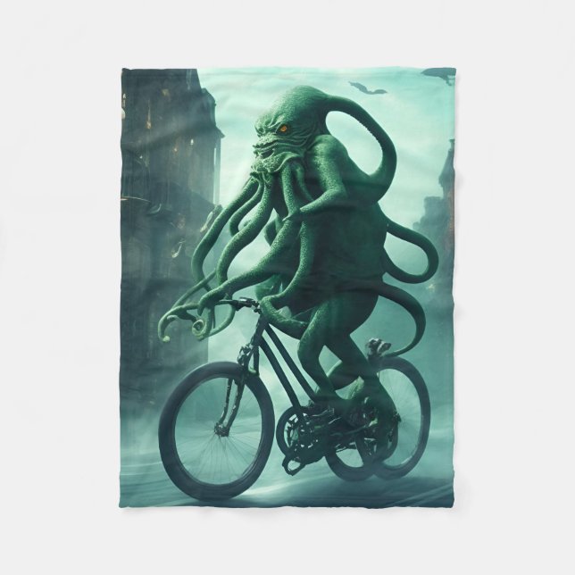Der Eldritch-Radfahrer Cthulhu fährt ein Bike Fleecedecke (Vorderseite)