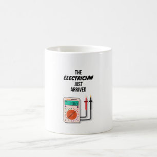 Der Elektriker hat gerade Geschenke für den Elekt Kaffeetasse