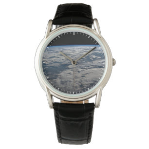 Der Erdwall über einem bewölkten Western Australie Armbanduhr