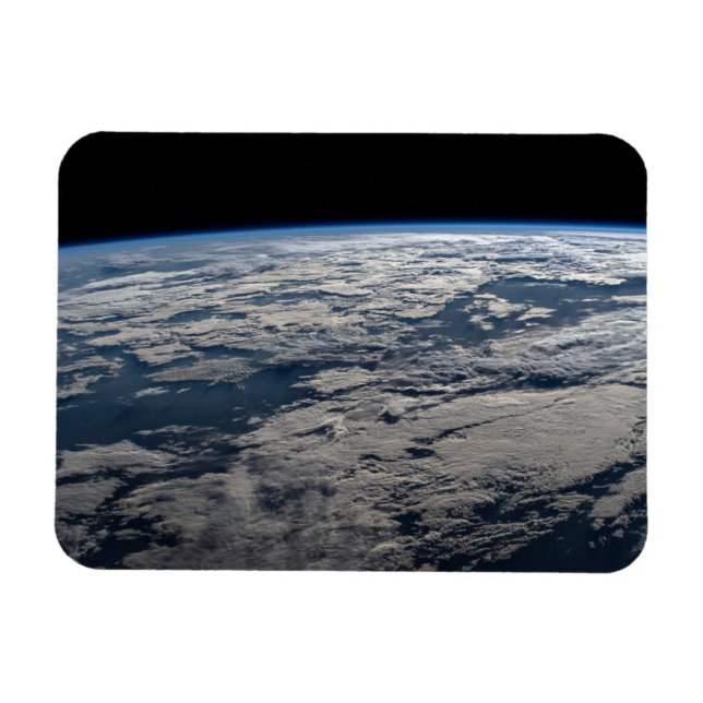 Der Erdwall über einem bewölkten Western Australie Magnet (Horizontal)