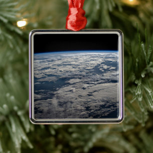 Der Erdwall über einem bewölkten Western Australie Ornament Aus Metall