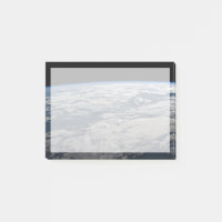 Der Erdwall über einem bewölkten Western Australie