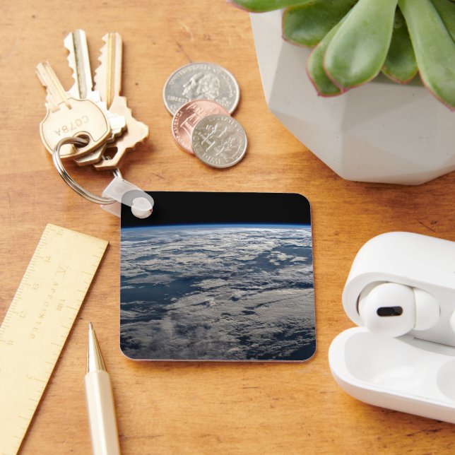 Der Erdwall über einem bewölkten Western Australie Schlüsselanhänger (Schreibtisch)