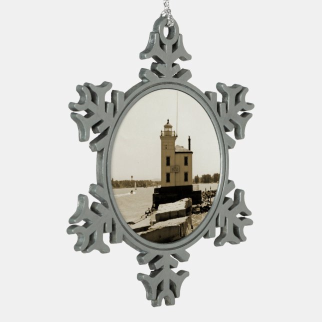 Der Eriesee-Leuchtturm Schneeflocken Zinn-Ornament (Links)