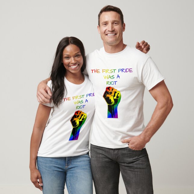 Der erste Stolz war ein Riot - LGBTQ+ Design T-Shirt (Unisex)