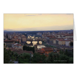 Der Fluss Arno und die Ponte Vecchio in Florenz,