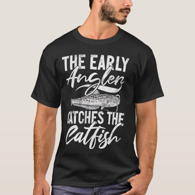 Der frühe Angler fängt den Wels T-Shirt (Vorderseite)