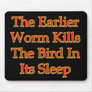 Der frühere Wurm tötet den Vogel im Schlaf Mousepad