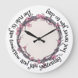 Der Frühling eines Hasen im Kirschbronzern-Grove Große Wanduhr