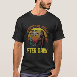 Der Funny National Park nach der dunklen Alien T-Shirt