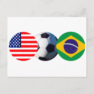 Der Fußball-Ball in Brasilien und die USA Flaggen Postkarte
