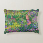 Der Garten des Künstlers in Giverny, nach Claude M Dekokissen<br><div class="desc">Nach Claude Monet - Der Künstlergarten in Giverny,  Unendlichkeit Punkte. Oscar-Claude Monet (1840-1926) war ein französischer Maler und Gründer impressionistischen Gemäldes,  der als wichtiger Vorläufer des Modernismus angesehen wird,  insbesondere in seinen Versuchen,  die Natur so zu malen,  wie er sie wahrnahm.</div>