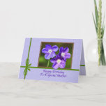 Der Geburtstags-Karte der Mutter mit lila Violas Karte<br><div class="desc">Diese reizenden kleinen Blumen wurden in Madison,  New-Jersey fotografiert.  Sie stellen eine schöne Abdeckung für eine Geburtstagsgrußkarte her.</div>