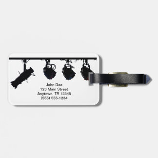 Der Gepäckanhänger der hellen Person