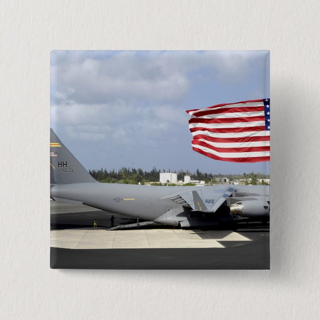 Der Globemaster III der C-17 sitzt auf der Fluglin Button (Vorderseite)